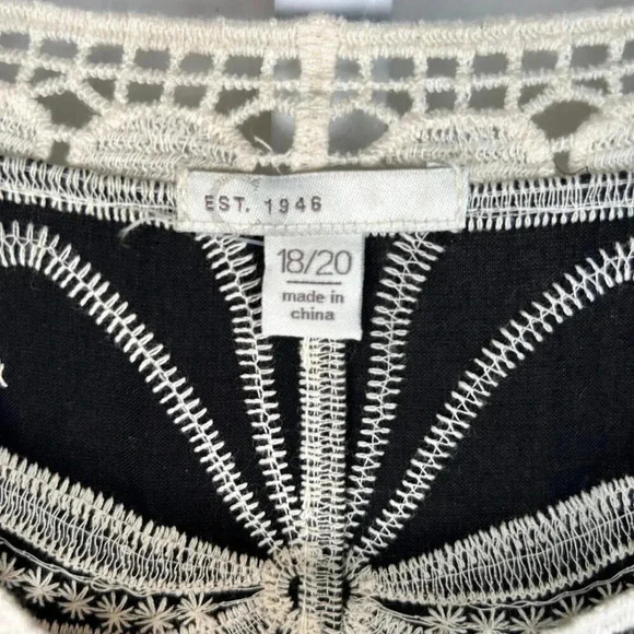 2/$30 C Est. 1946 Size 18/20 Embroidered Crochet Blouse Boho Flowy Coverup Swim - Picture 10 of 12